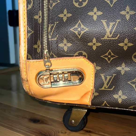 Louis Vuitton Pullman - Picture 2 of 8